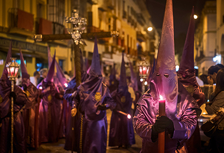 Cómo quitar la cera de la ropa de nazareno - Blog de limpieza